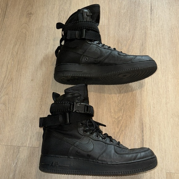 Men’s Nike SF Air Force 1 High
Triple Black - Picture 2 of 5